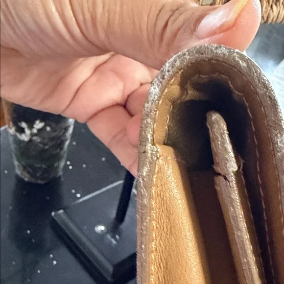 Gucci Tan Suede Clutch with Green and Red Accents - Picture 7 of 12